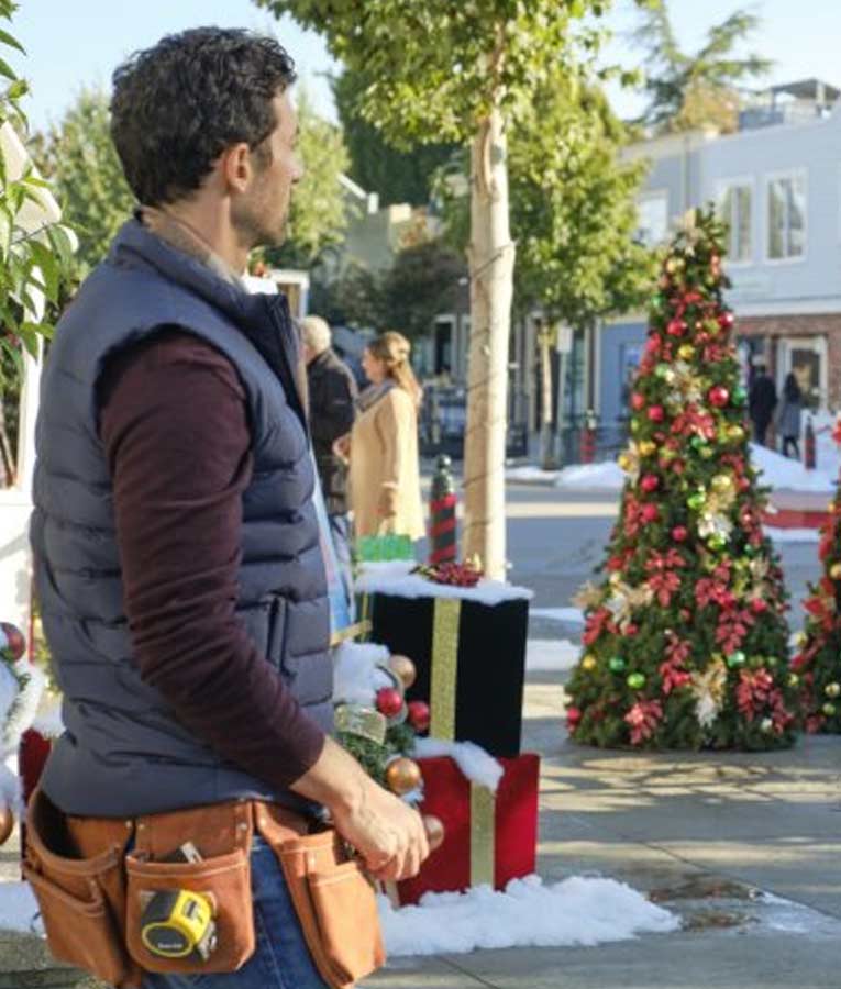 The Christmas Ring David Alpay Vest - Image 2